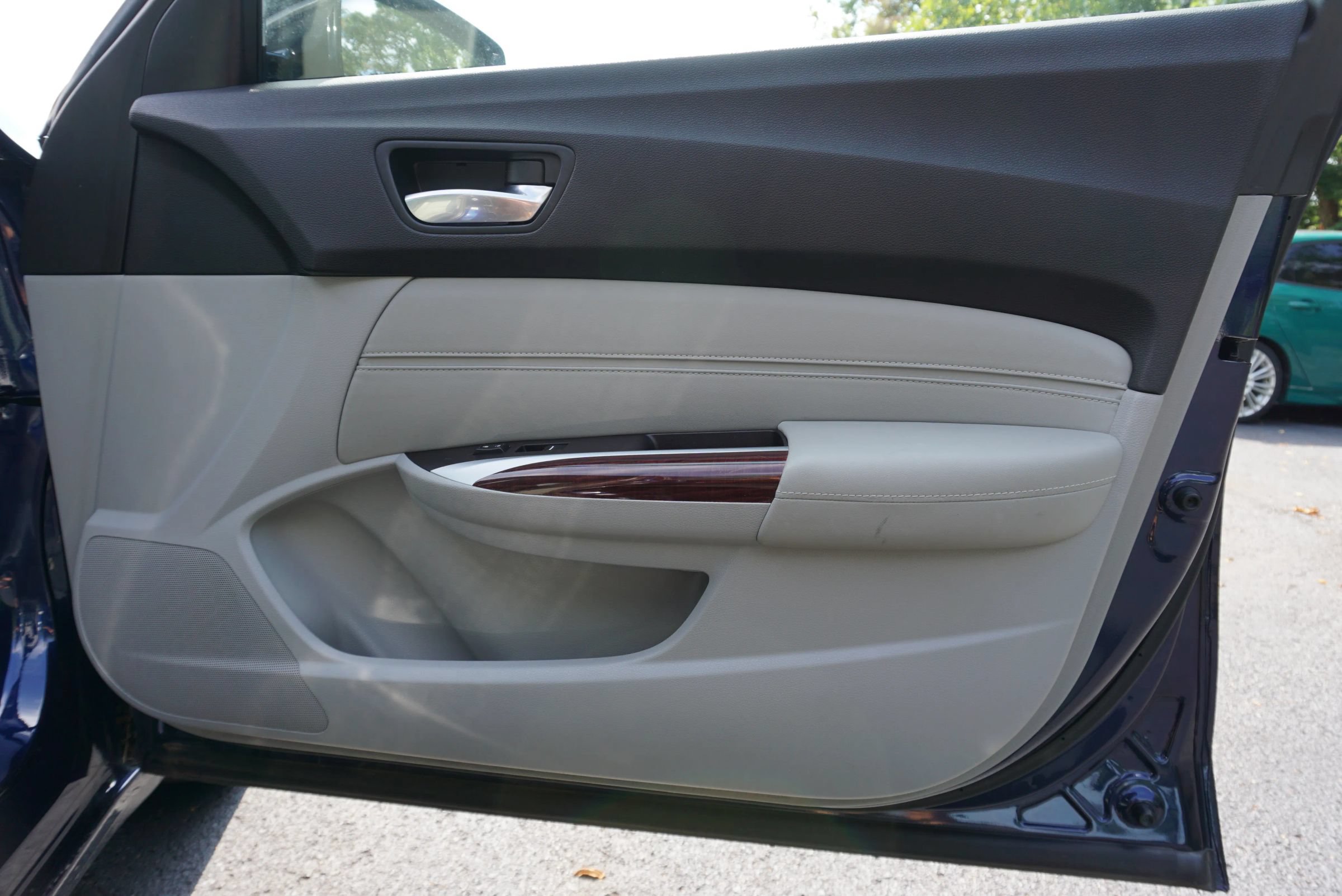 Used 2016 Acura TLX FWD image 12