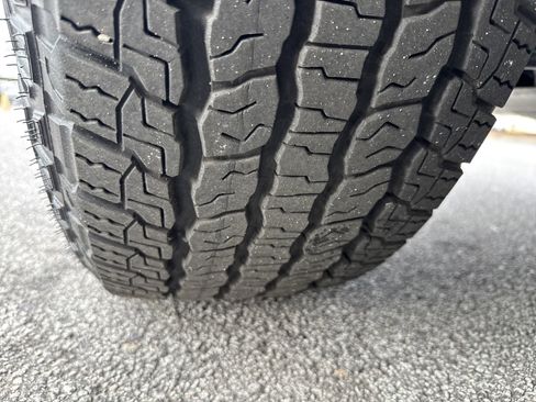 Used 2025 GMC Yukon AT4 w/ AT4 Premium Package image 12