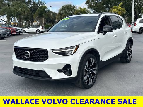 Used 2024 Volvo XC40 B5 Plus w/ Climate Package image 2