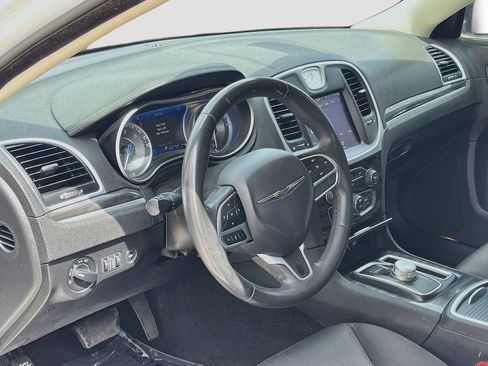 Used 2022 Chrysler 300 Touring w/ Sport Appearance Package RWD image 9