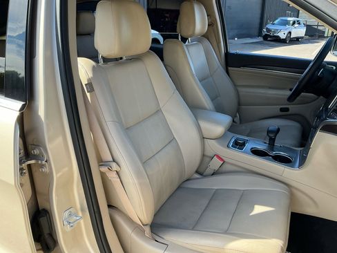 Used 2015 Jeep Grand Cherokee Limited w/ Luxury Group II image 21
