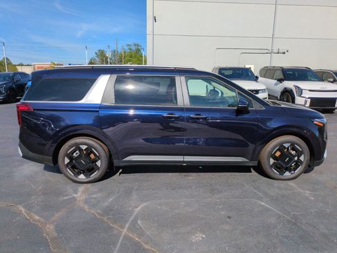New 2026 Kia Carnival EX FWD image 8