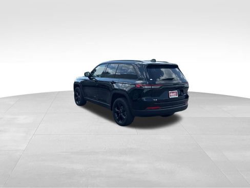 Used 2025 Jeep Grand Cherokee Limited w/ Black Appearance Package AWD/4WD image 3