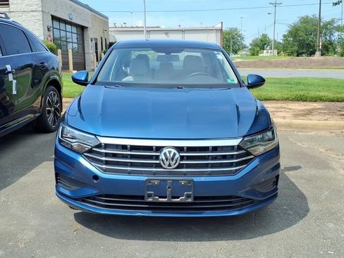 Used 2020 Volkswagen Jetta SE w/ SE Cold Weather Package FWD image 3