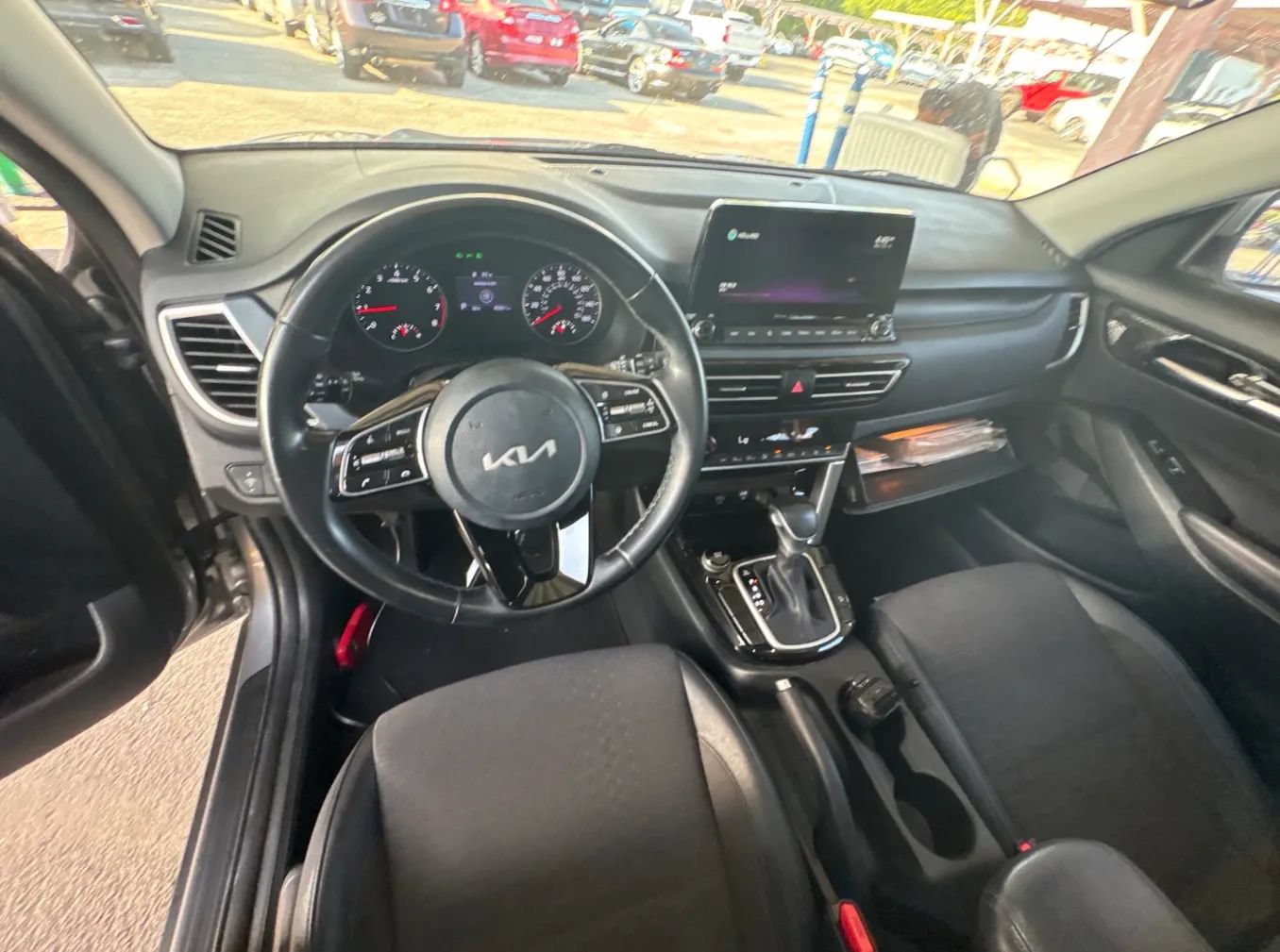 Used 2022 Kia Seltos S FWD image 4