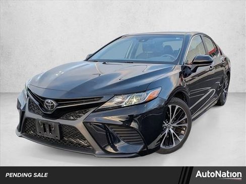Certified 2018 Toyota Camry SE image 1