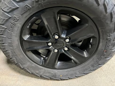 Used 2022 Jeep Wrangler Unlimited Sahara AWD/4WD image 34