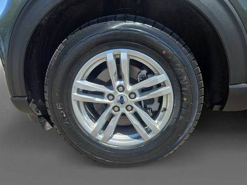 Used 2023 Ford Explorer XLT w/ Equipment Group 202A AWD/4WD image 16