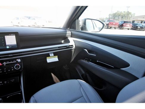 Certified 2025 Hyundai Santa Cruz Limited image 13