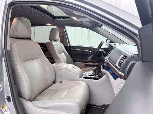 Used 2015 Toyota Highlander Limited FWD image 38