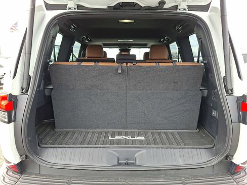 Used 2025 Lexus GX 550 w/ Accessory Package (2T) image 22