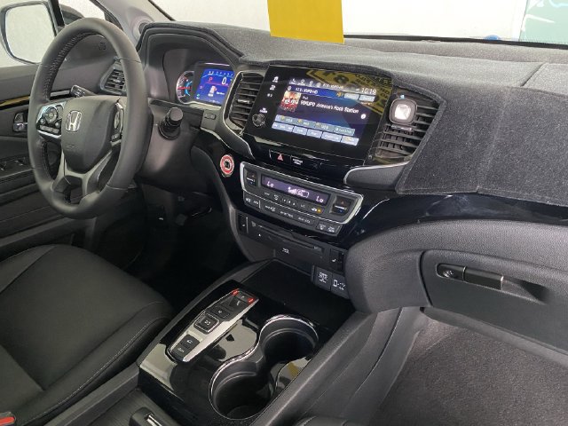 Used 2021 Honda Pilot Touring image 11