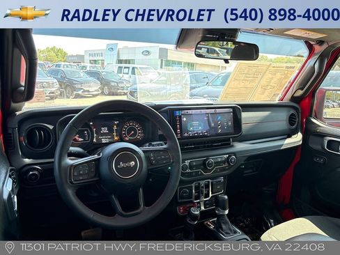 Used 2024 Jeep Wrangler Unlimited Rubicon AWD/4WD image 13