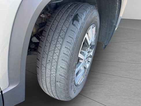 Used 2023 GMC Acadia SLE w/ Driver Convenience Package image 40