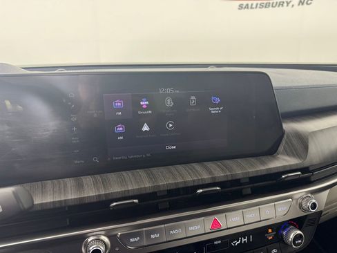 Used 2025 Kia Telluride EX w/ EX Captain's Chair Package image 18