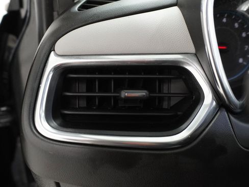 Used 2019 Chevrolet Equinox LT image 18