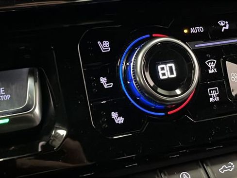 Used 2022 GMC Sierra 1500 AT4 w/ AT4 Premium Package image 11