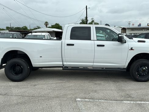 New 2026 RAM 3500 Tradesman AWD/4WD image 4