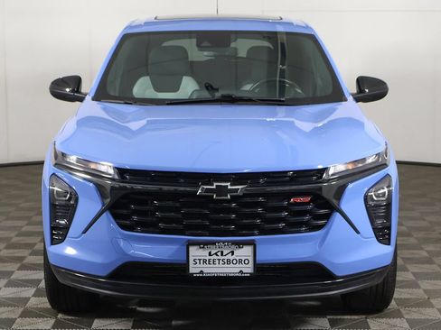 Used 2024 Chevrolet Trax RS w/ Sunroof Package FWD image 12