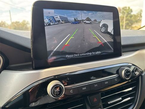 Used 2020 Ford Escape SE image 15