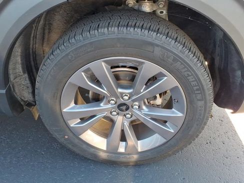 Used 2024 Ford Explorer XLT w/ Equipment Group 202A AWD/4WD image 7