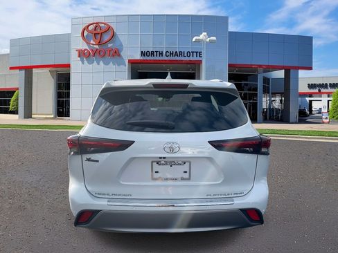 New 2025 Toyota Highlander Platinum image 10