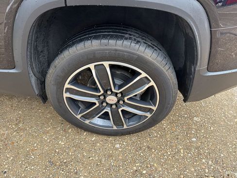 Used 2022 GMC Acadia SLT w/ Preferred Package image 28