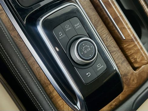 Used 2021 Nissan Armada SL w/ Captain's Chairs Package image 25