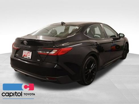 Used 2025 Toyota Camry SE FWD image 2