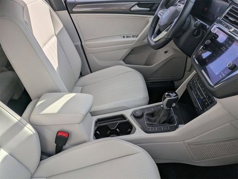Used 2022 Volkswagen Tiguan SE R-Line image 37