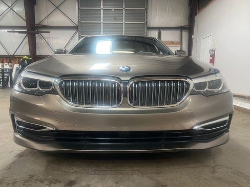 Used 2019 BMW 530i w/ Luxury Package image 6
