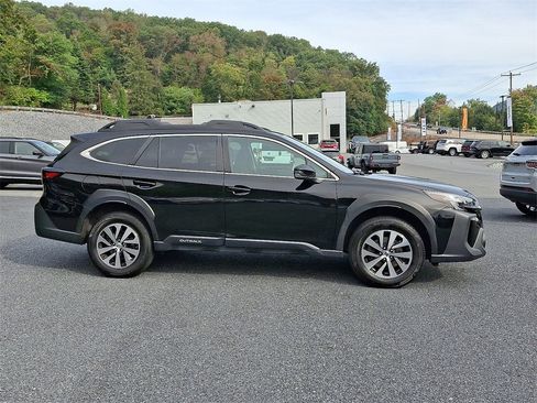 Used 2023 Subaru Outback Premium image 10