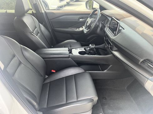 Used 2023 Nissan Rogue SV w/ SV Premium B Package image 17