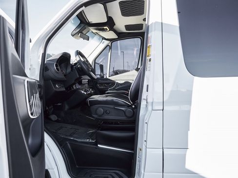 Used 2019 Mercedes-Benz Sprinter 144 image 33