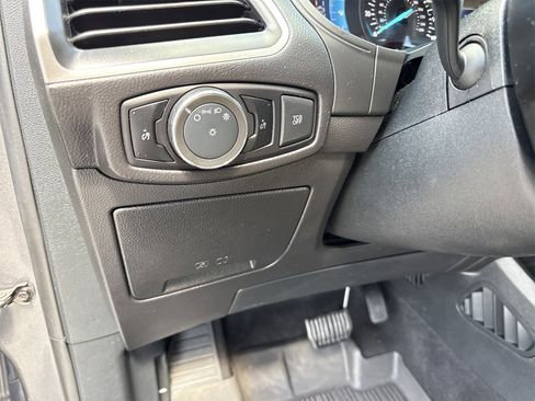 Used 2024 Ford Edge SE image 17