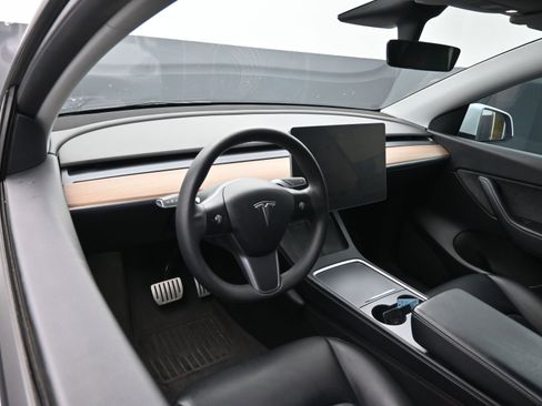 Used 2022 Tesla Model Y Performance image 14