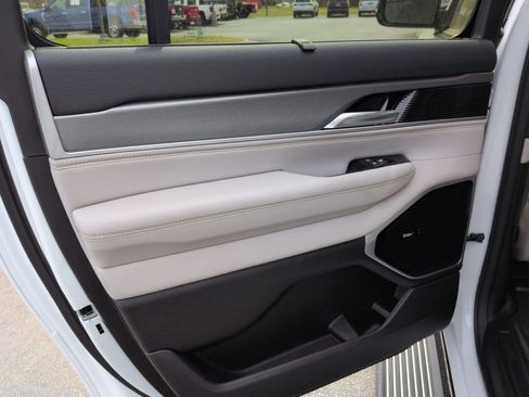 New 2026 Jeep Grand Wagoneer L Limited AWD/4WD image 19