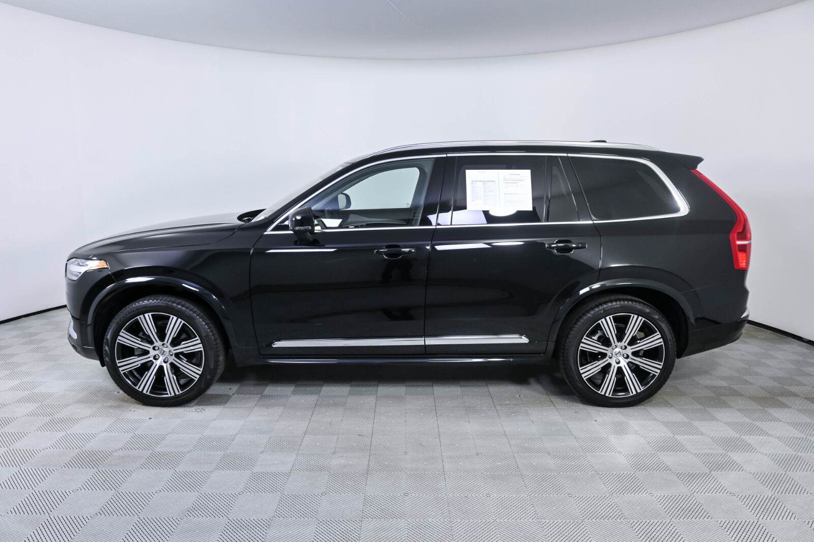 Certified 2024 Volvo XC90 B6 Ultimate w/ Protection Package AWD/4WD image 2