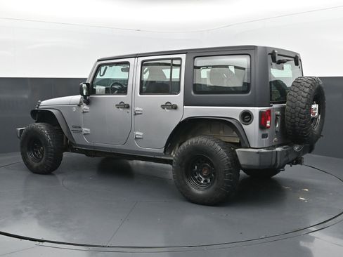 Used 2016 Jeep Wrangler Unlimited Sport w/ Connectivity Group AWD/4WD image 3