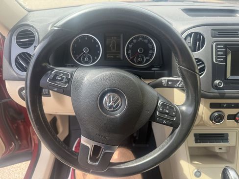 Used 2016 Volkswagen Tiguan S image 7