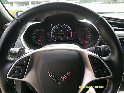 Used 2019 Chevrolet Corvette Stingray Coupe w/ Z51 1LT RWD image 15