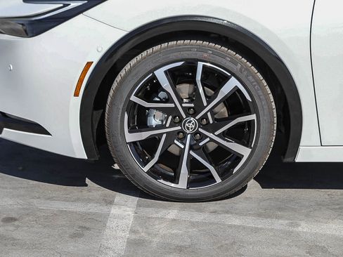 New 2026 Toyota Prius Plug-In Hybrid FWD image 10