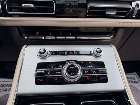 Certified 2023 Lincoln Aviator AWD w/ Premium Package image 20