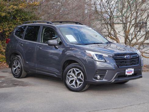 Used 2023 Subaru Forester Premium image 31