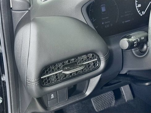 Used 2024 Honda HR-V EX-L image 10