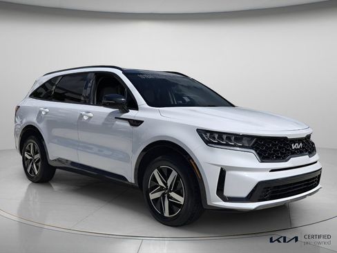 Certified 2023 Kia Sorento S w/ Panoramic Sunroof Package FWD image 9