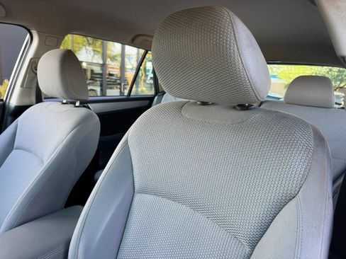 Used 2019 Subaru Outback 2.5i AWD/4WD image 16