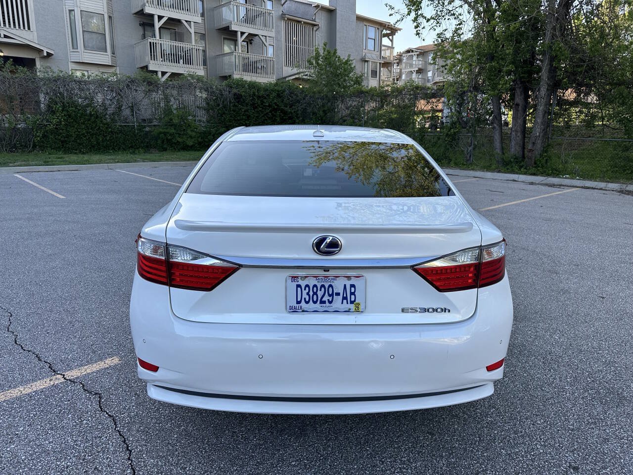 Used 2013 Lexus ES 300h w/ Luxury Pkg FWD image 4