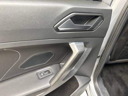 Used 2023 Volkswagen Tiguan SE w/ Panoramic Sunroof Package FWD image 37