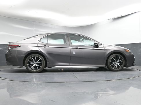 Used 2022 Toyota Camry SE image 25